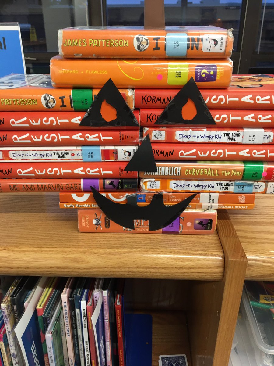 msdavilla's tweet image. Library book crafts! #talonterritory @LibraryLong