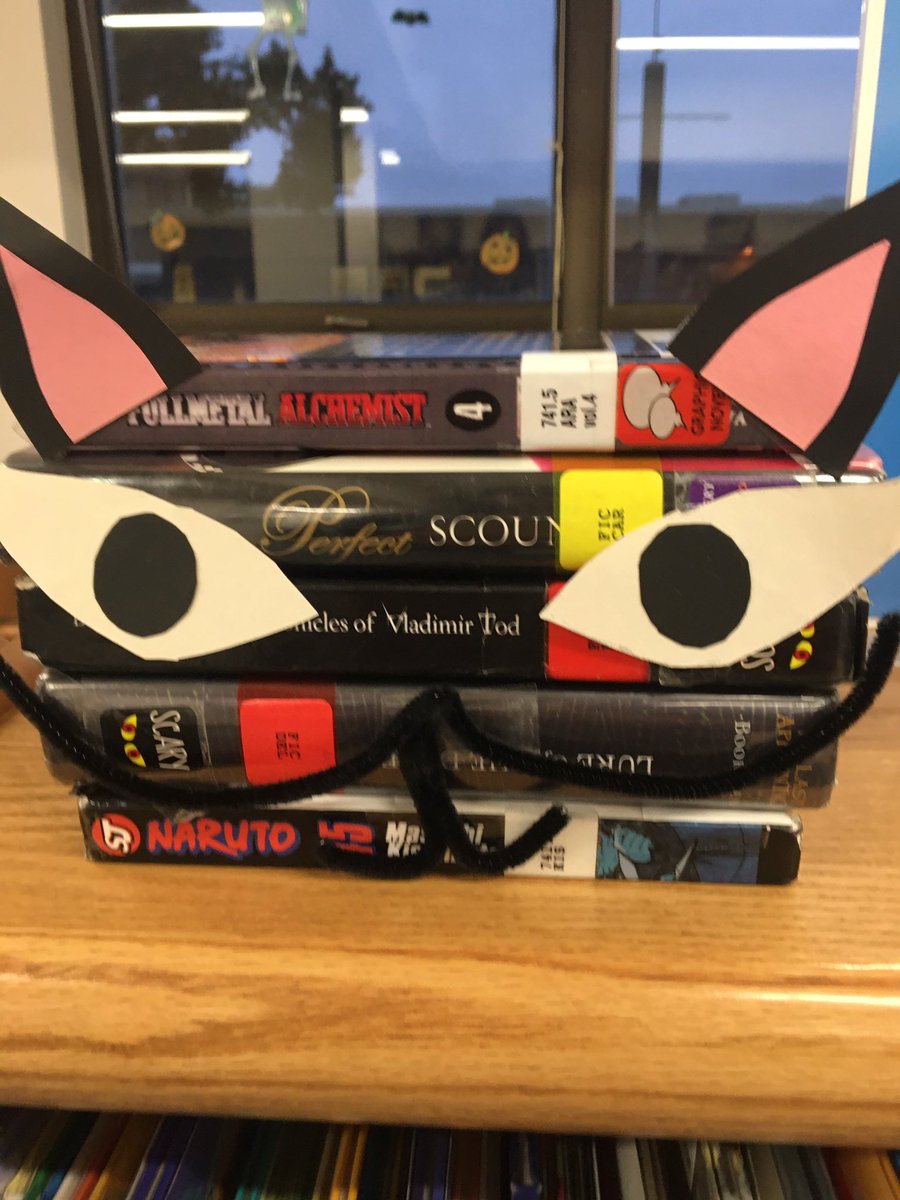 msdavilla's tweet image. Library book crafts! #talonterritory @LibraryLong