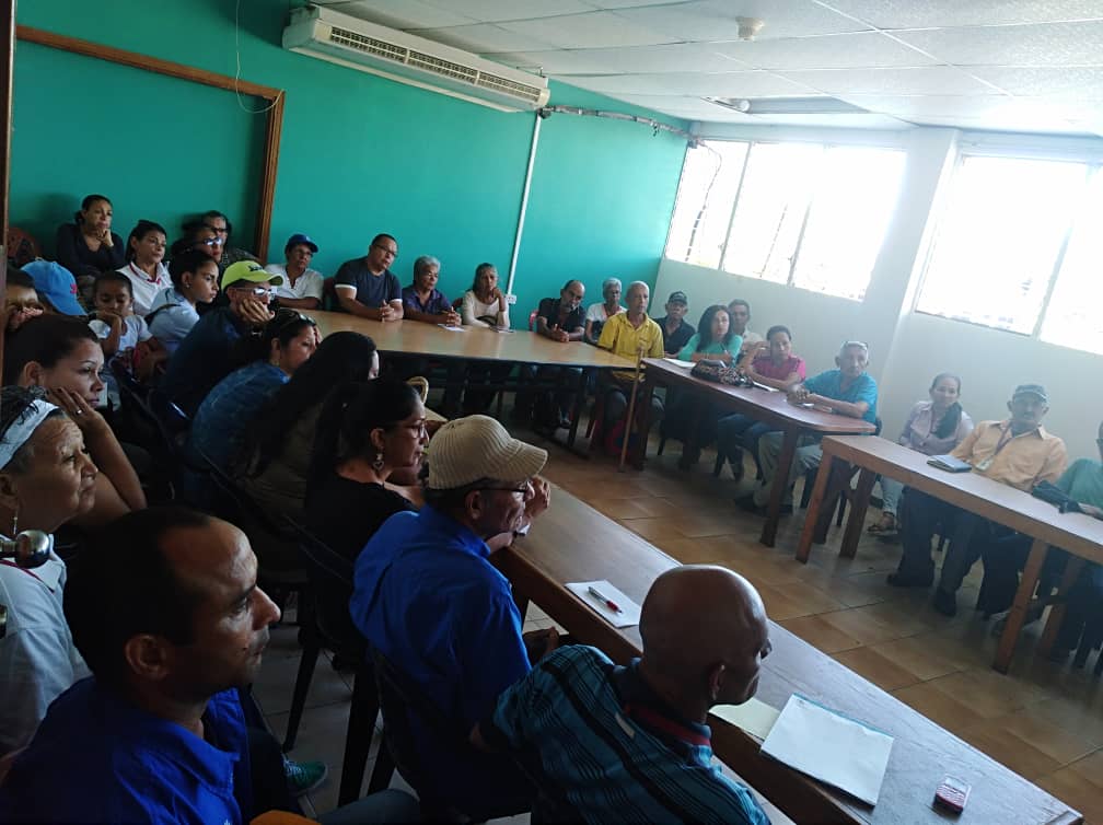 IncesMilitarNva's tweet photo. #01oct  Ponencia  Realizada por el nuevo Gerente Regional Inces Militar con los Coordinadora de CFS, MTP Y PTP, con la Finalidad de Dar a Conocer la Misión dentro del nuevo sistema de Desarrollo Integral  de la Nación en el Área de Formación Educativa @Incesmilitarccs https://t.co/gi8K4jTlm6