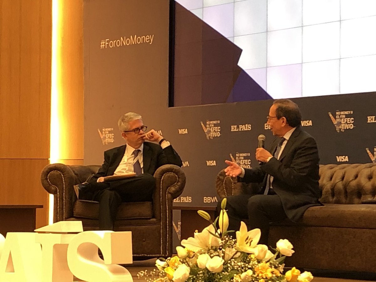 cceoficialmx's tweet image. “Así como hoy nos parece normal traer una cartera y billetes, en 3 años lo normal será que olvidemos la cartera y utilicemos nuestro teléfono celular como medio de pago y transacciones”: Carlos Salazar en el #ForoNoMoney