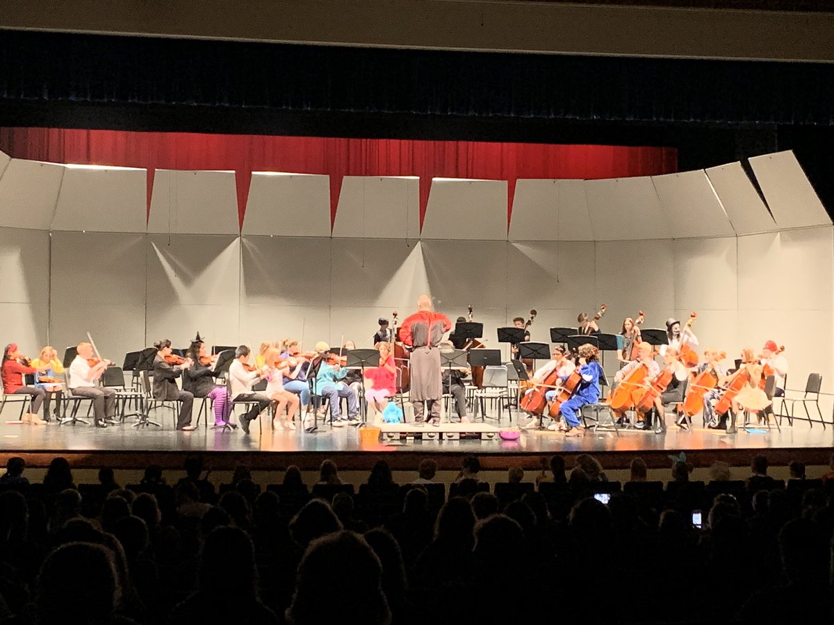 RCEMiddle's tweet photo. Thankful for Mr. Saliny’s investment in our students each day. Great job by our #RCEstrings🎻 students at last night’s concert! #teamRCE🐾 https://t.co/666fNos3SP