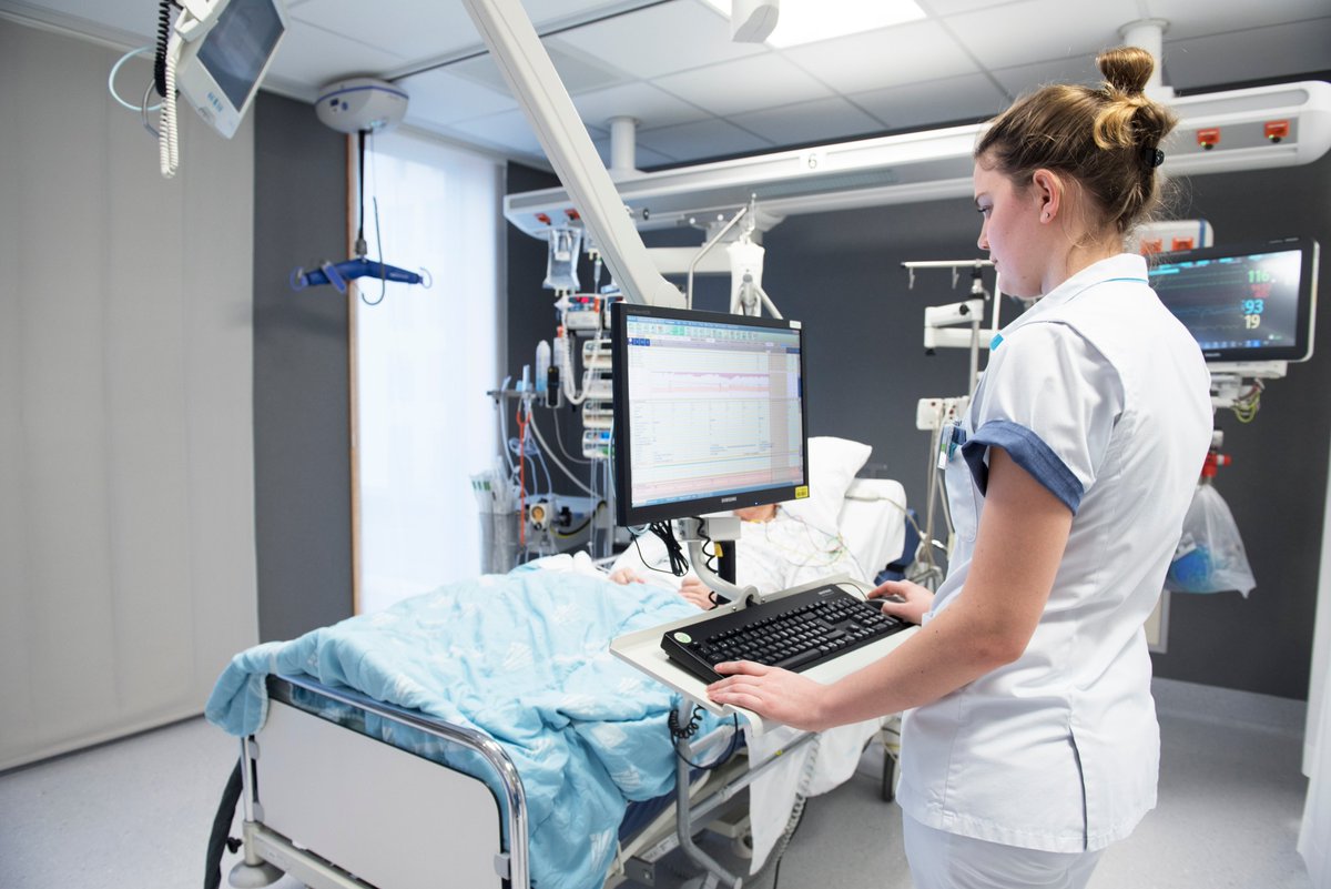 UZLeuven's tweet photo. Yes, we did it: vier prestigieuze JCI-kwaliteitslabels voor UZ Leuven. We kregen voor de vierde keer het JCI-label voor het hele ziekenhuis, maar daarnaast ook voor  zorgprogramma's polytrauma, CVA en wervelkolomproblemen. Fantastische inzet van iedereen! https://t.co/s5wMkmoeVt https://t.co/RLXhwRNM1n
