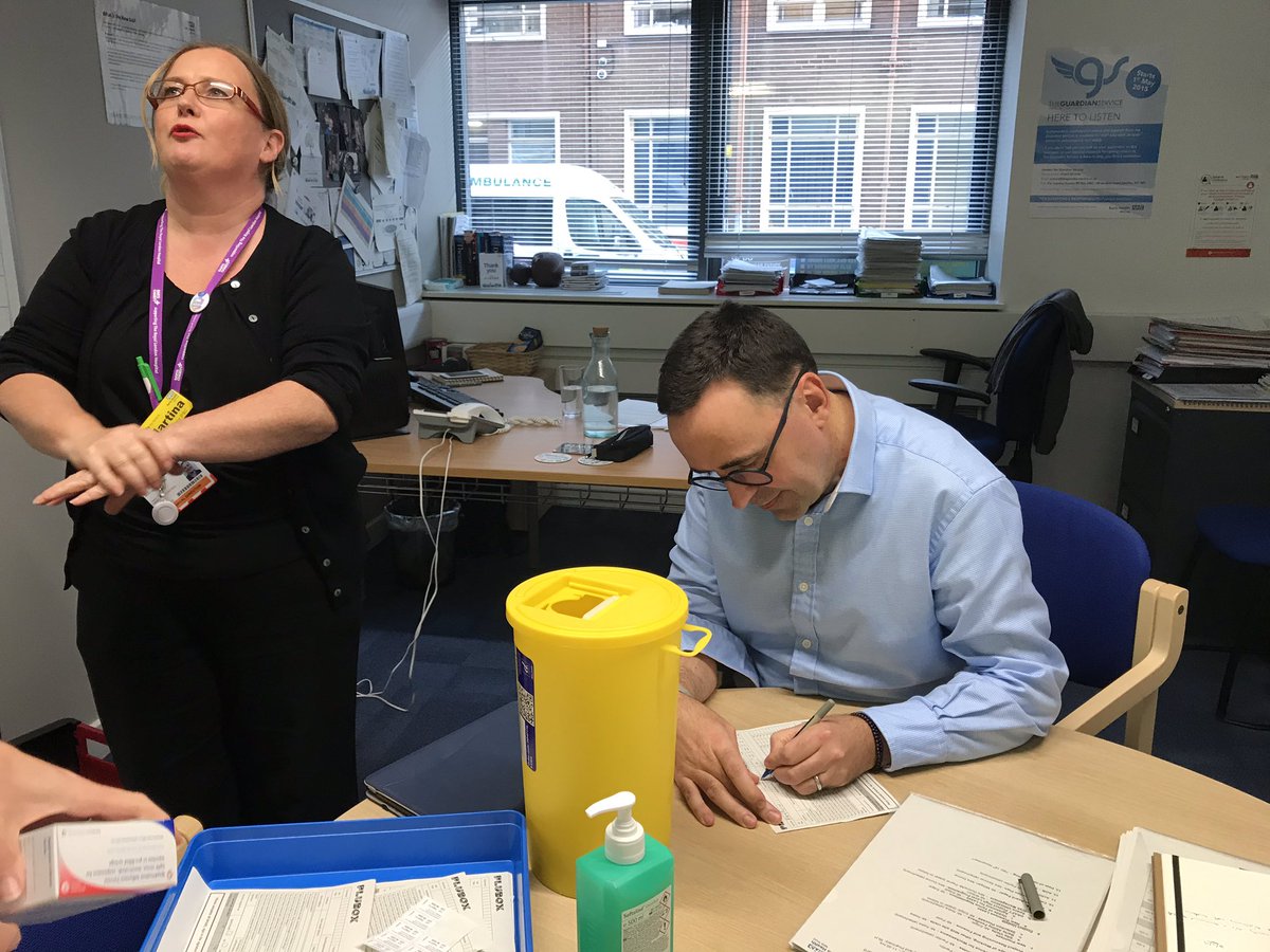 CAlexanderNHS's tweet photo. Another @NHSBartsHealth exec gets his flu jab @Michael_Pantlin 😊#FluFighter #fluready https://t.co/XeuMLX53Lt