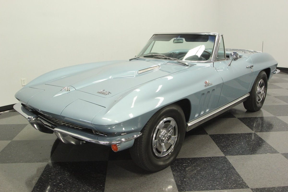 streetsidecars's tweet photo. This 1963 #Chevrolet Corvette Split Window and 1966 Chevrolet #Corvette L36 #Convertible are both available in our #Tampa Showroom! What would you rather drive?

#musclecar #hotrod #oldcar #classiccar #retrocar #supercars #supercar #corvettelove #corvettesonly #chevroletcorvette https://t.co/mJnTCIrl0T