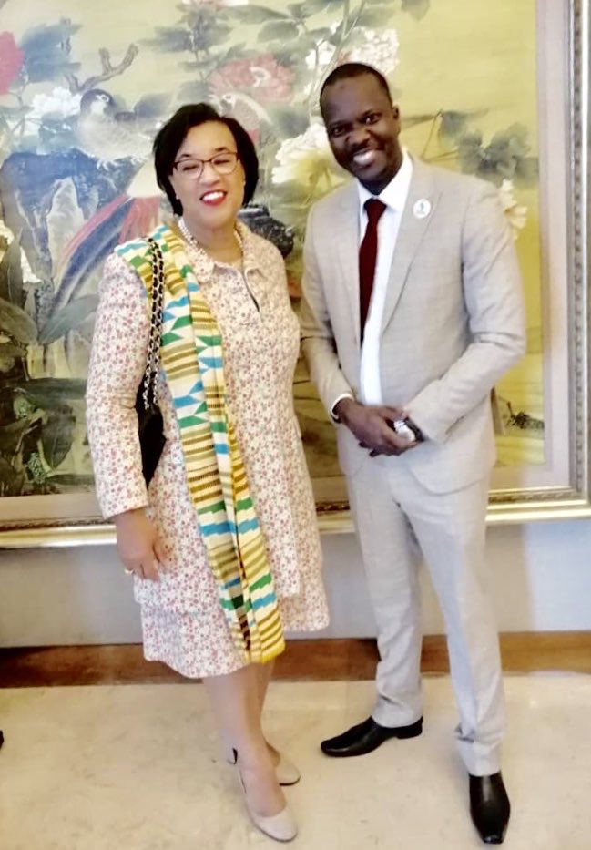 ALIOUOumarou16's tweet photo. J’ai été reçu en audience ce matin par Son Excellence Madame Patricia Scotland, Secrétaire Générale du COMMONWEALTH. Le renforcement du partenariat entre l’Union Panafricaine de la Jeunesse et son institution était au cœur de nos échanges. https://t.co/U7Zmm8hH7k