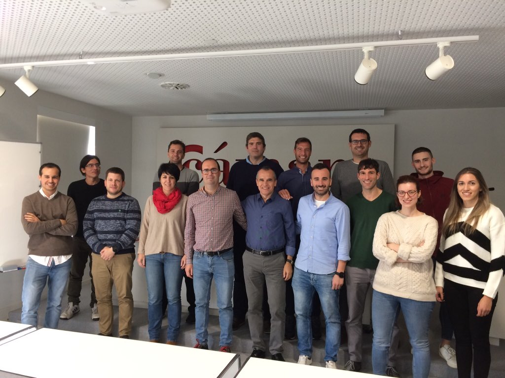 joaquimdeulofeu's tweet photo. El pasado fin de semana en Pamplona @camaranavarra impartiendo estrategia, Innovación y trabajo en equipo con la @UPC_School dentro del programa #engiplant un placer https://t.co/3ZYC34bKkl