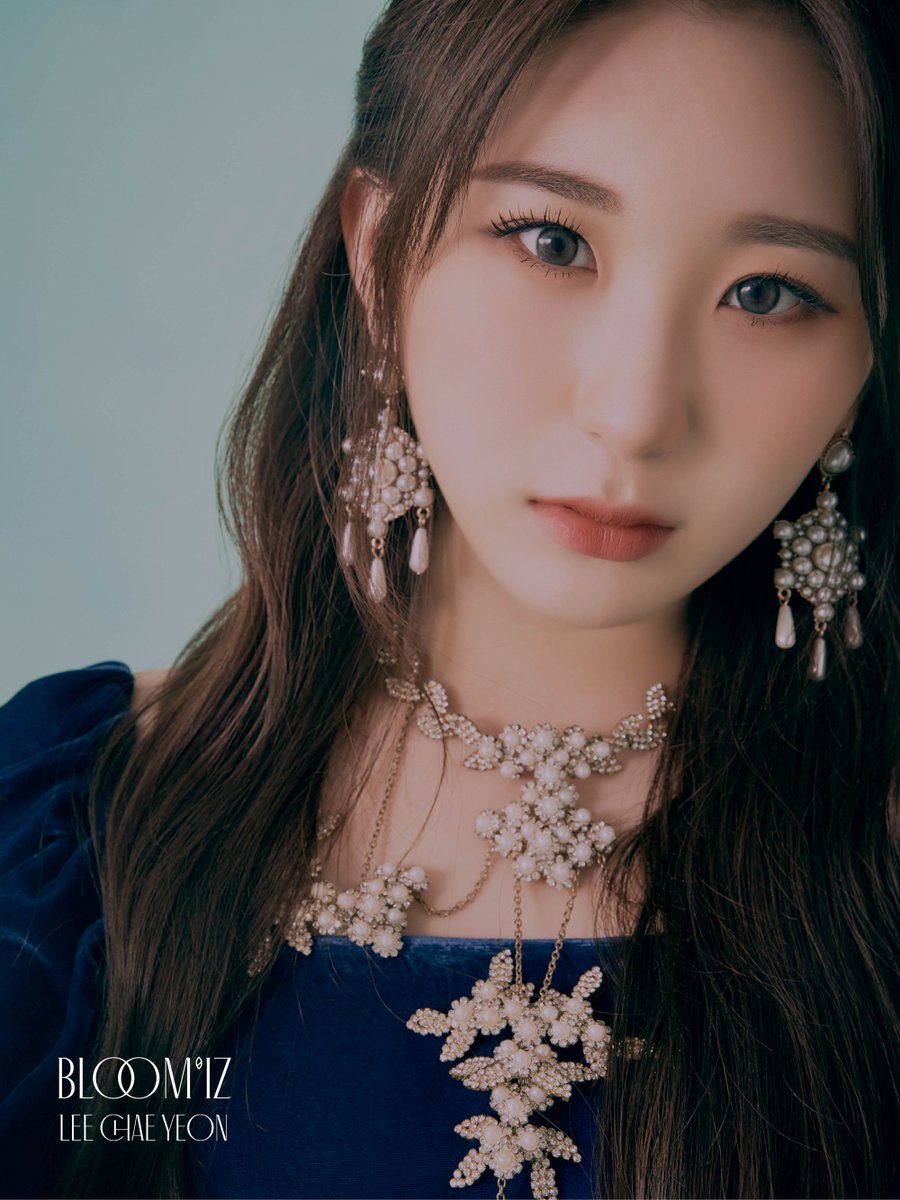 IZ*ONE (#아이즈원) - 1st Album [BLOOM*IZ] OFFICIAL PHOTO ‘I AM’ ver.

#KIMMINJU #KWONEUNBI #LEECHAEYEON
#BLOOMIZ #20191111_6PM