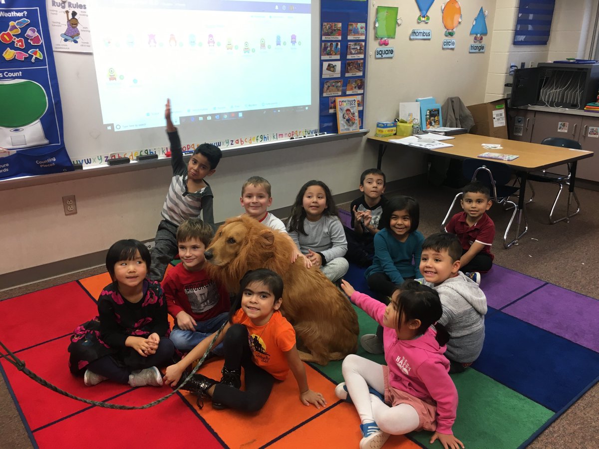 Halloween came early in #ELDK! Our Roxy Reader, Kerri came dressed as a lion yesterday! We enjoyed reading books to Kerri as well as our classmates.