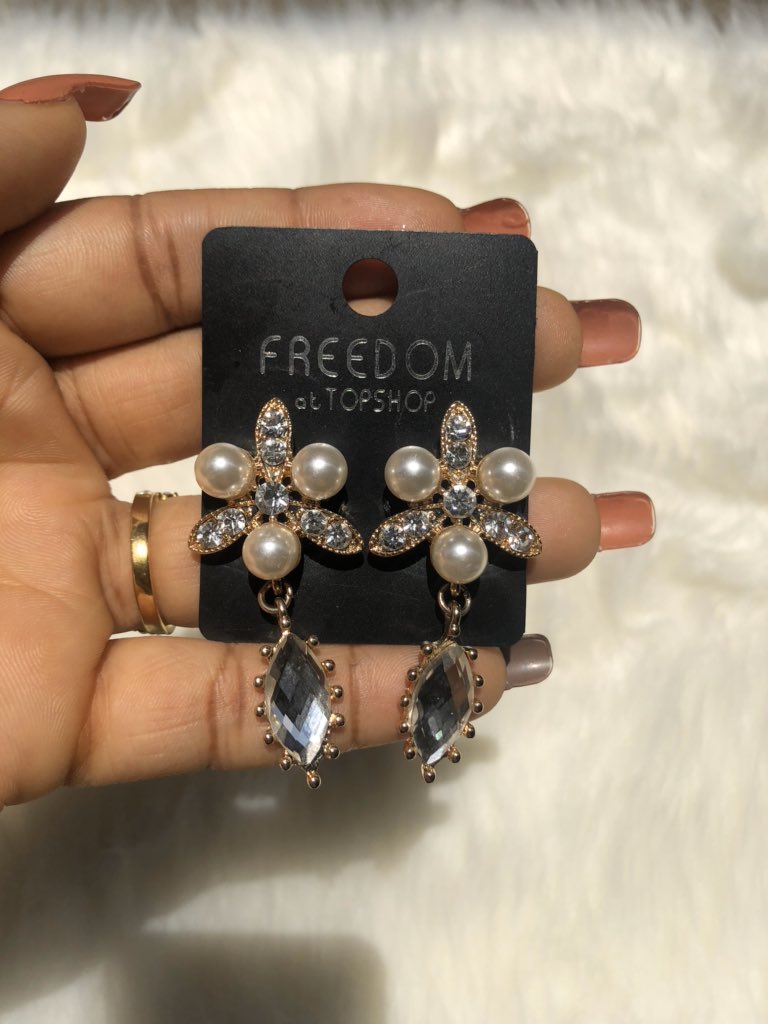 oakstyleng's tweet photo. Costume Drop Earrings
Price: N2,000
Send a DM to order
#OAKstyle https://t.co/Sxx6MpEnlo