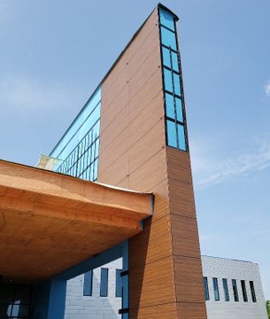 Fundermax_LA's tweet photo. It's a beautiful #transformationtuesday at Hancock Regional Medical Center!
#encladinc #cladding #dridesign #fundermax #projectupdate #newbuild #commercialconstruction #architecture #healthcare #healthcaredesign #metalpanels #building #exteriordesign #FunderMax https://t.co/Ru9BpArvY2