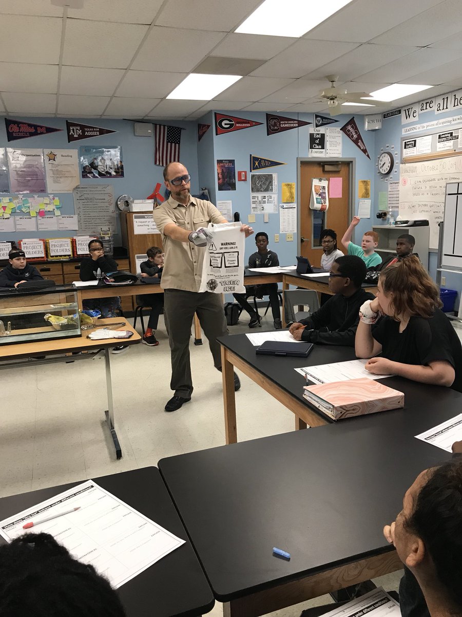 MsBurt3's tweet photo. Dry ice labs in Science!! @MsBurt3 @lmsleopards @A_MinearLMS @CBernardSolomon #lmsavid #lmsbest https://t.co/QmOhKbC5vT