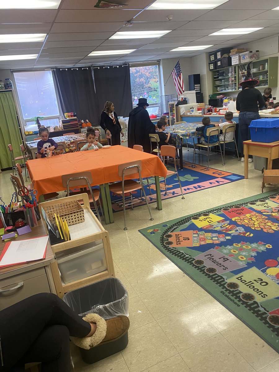 WHSCTEprograms's tweet image. Our EEC program working with the local 123 preschool students 🤚🏻