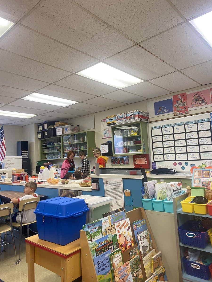 WHSCTEprograms's tweet image. Our EEC program working with the local 123 preschool students 🤚🏻