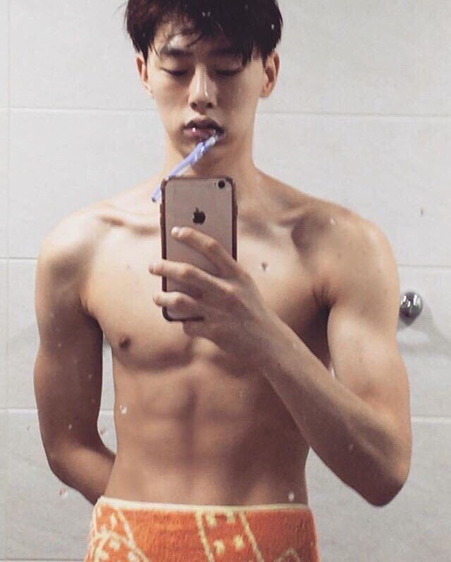 hbnxkwon's tweet image. ผู้ชายไทป์หน้าตี๋ นิสัยรวย ขับรถหรู มีซิกแพค