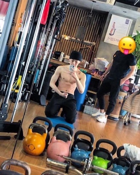 hbnxkwon's tweet image. ผู้ชายไทป์หน้าตี๋ นิสัยรวย ขับรถหรู มีซิกแพค