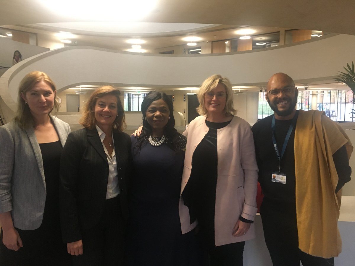 IntegrityBSG's tweet photo. Some fantastic talks and presentations this past week at the Building Integrity Programme... The wise and courageous @ThuliMadonsela3 discussed social justice and democracy with MPP students and @annajessiep https://t.co/qzyNWpwdpx