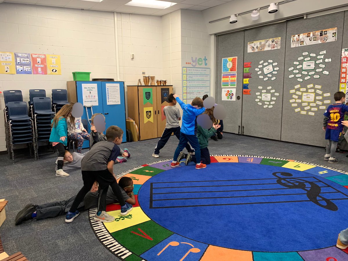 LESMusicRoom's tweet photo. Exploring positive and negative space as well as sculptures! Great connections with art! These3rd graders are very silly and creative! #orfflevelone #LESmusic #TeamLES #creativemovement https://t.co/oa2mmfFO7z