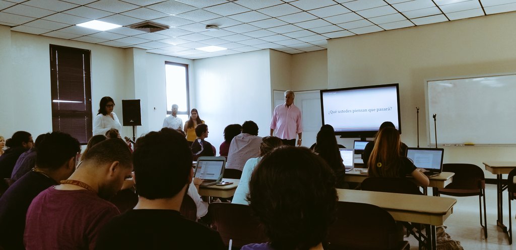 LillianEnid's tweet photo. Hoy mis estudiantes de #PER430 cubren el taller "Los procesos criminales en Puerto Rico" en @sagradoedu. #PeriodismoEsSagrado https://t.co/I7YBrO8f1t