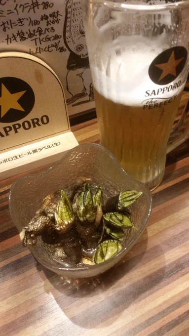 先日仕事終わりに行きつけの居酒屋さんで「亀の手」を食べました。

「亀の手」と言いながらも亀の手ではなく貝の種類らしいです。

見た目はこんなんだけど美味しかったです!

人類で初めてコレを食べた奴スゲーなぁ?
絶対に食べようと思っちゃ駄目なヤツでしょコレ? 