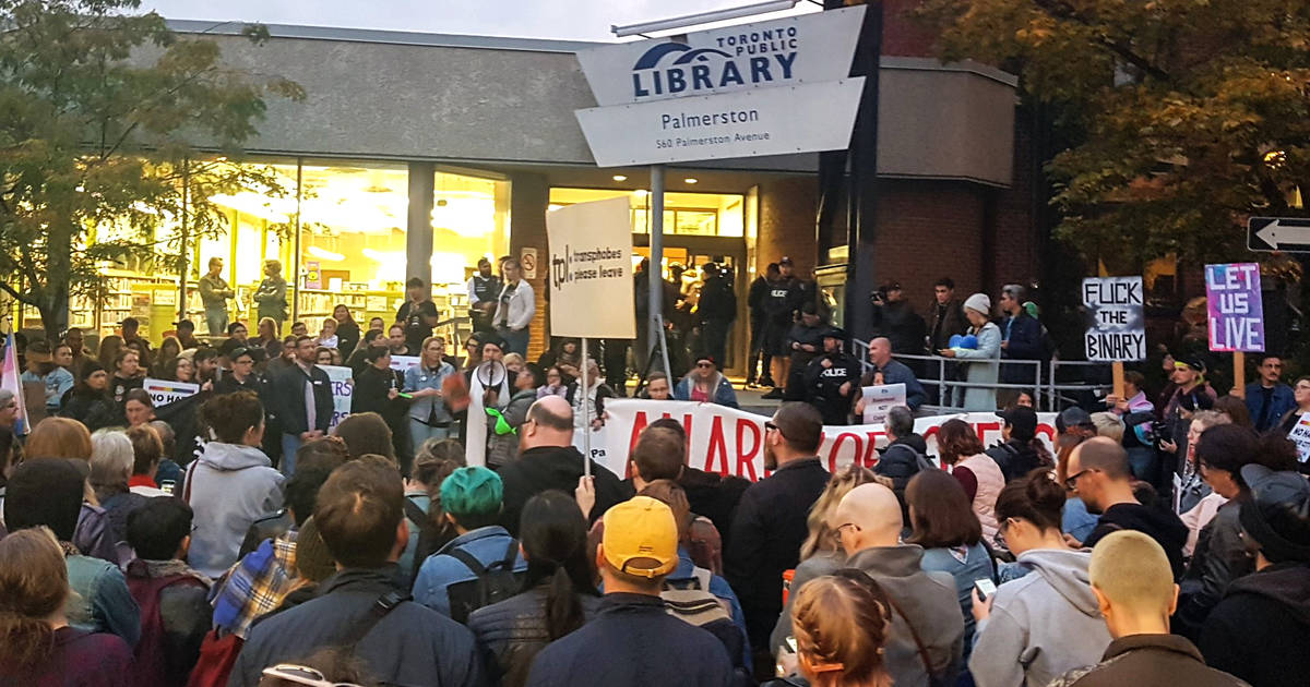 blogTO's tweet photo. Huge crowds show up to protest against the Toronto Public Library https://t.co/S7egmi3Aaa #Toronto #TorontoPublicLibrary #TPL https://t.co/PgJQbx04JB