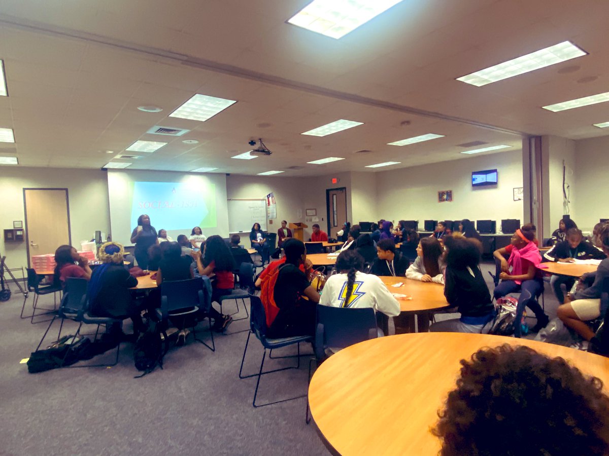 EzeanyaCIS's tweet photo. SOCIAL-ish topic:MENTAL HEALTH

What is mental health?

What should I do when I’m having a panic attack?

How do you deal with hard situations in the real world?

Licensed therapists, counselors &amp; informed adults were in on the conversation! #openforum
@cishouston @ODMSMustangs https://t.co/3zLDBU5u9b