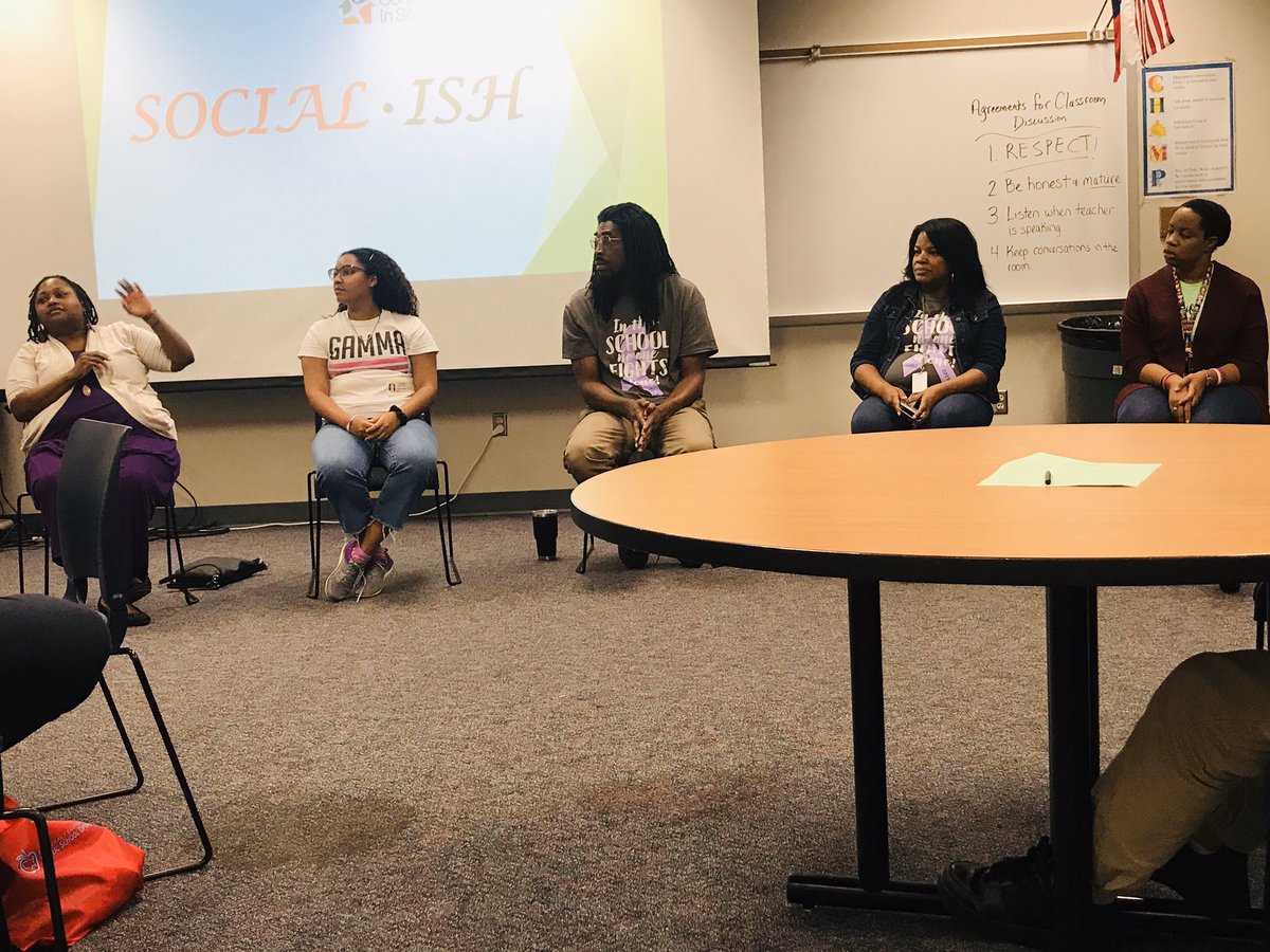 EzeanyaCIS's tweet photo. SOCIAL-ish topic:MENTAL HEALTH

What is mental health?

What should I do when I’m having a panic attack?

How do you deal with hard situations in the real world?

Licensed therapists, counselors &amp; informed adults were in on the conversation! #openforum
@cishouston @ODMSMustangs https://t.co/3zLDBU5u9b