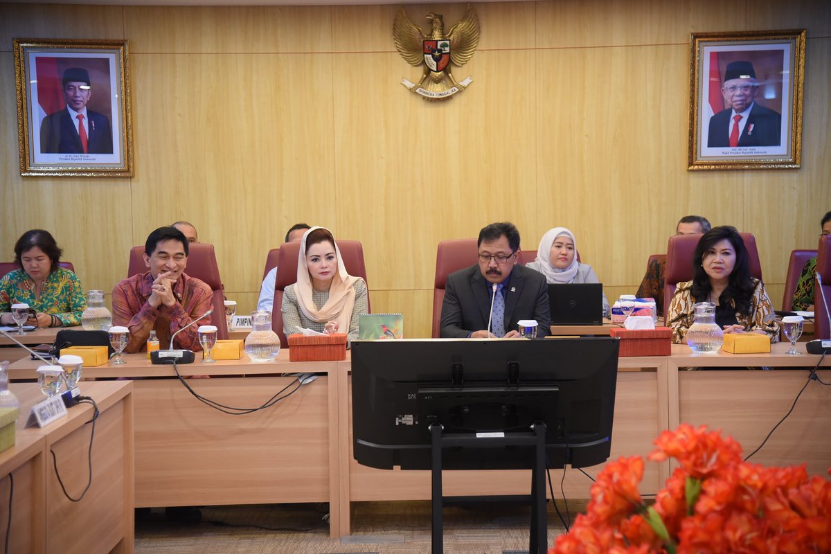 DPR_RI's tweet photo. Pimpinan Badan Urusan Rumah Tangga (BURT) DPR RI
Ketua : Agung Budi Santoso (Fraksi Partai Demokrat)
Wakil Ketua : Evita Nursanti (Fraksi PDIP), Novita Wijayanti (Fraksi Partai Gerindra), Achmad Dimyati Natakusumah (Fraksi PKS), A. Bakrie (Fraksi PAN). #BURTDPR #PimpinanDPR https://t.co/Ix4earikfH