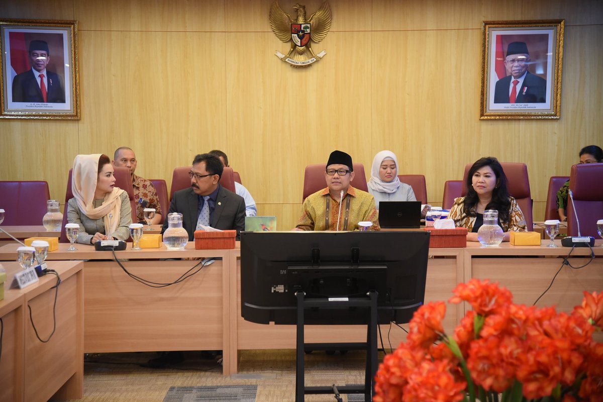 DPR_RI's tweet photo. Wakil Ketua DPR RI A. Muhaimin Iskandar memimpin pelantikan Pimpinan Badan Urusan Rumah Tangga (BURT) DPR RI, Rabu, 30 Oktober 2019. #BURTDPR #PimpinanDPR https://t.co/W3gTooM19L