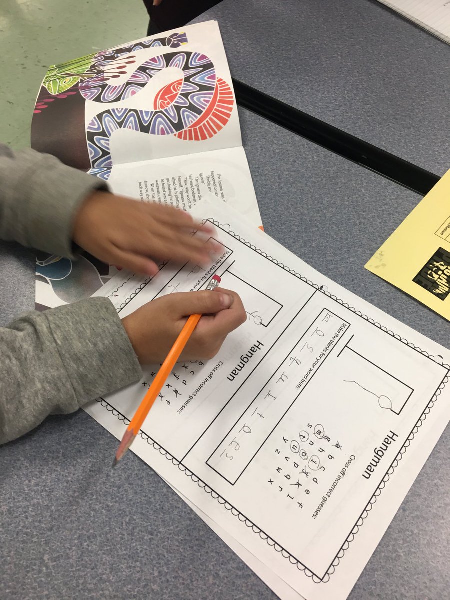 TamraDollar's tweet photo. No boring worksheets! Preservice teachers in #Read3433 create connected reading & writing lessons using authentic texts. @TWUreadingdept #reading #writing https://t.co/WOJdhglx7Y