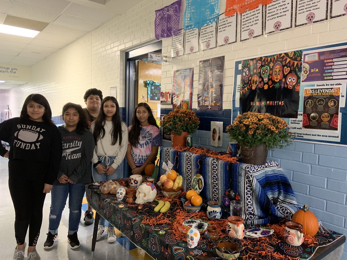 SilkHopeEagles's tweet photo. Middle school students proudly share about Dia de los Muertos #culture #family #remembering #igniteSHS https://t.co/jHU3e48tRq
