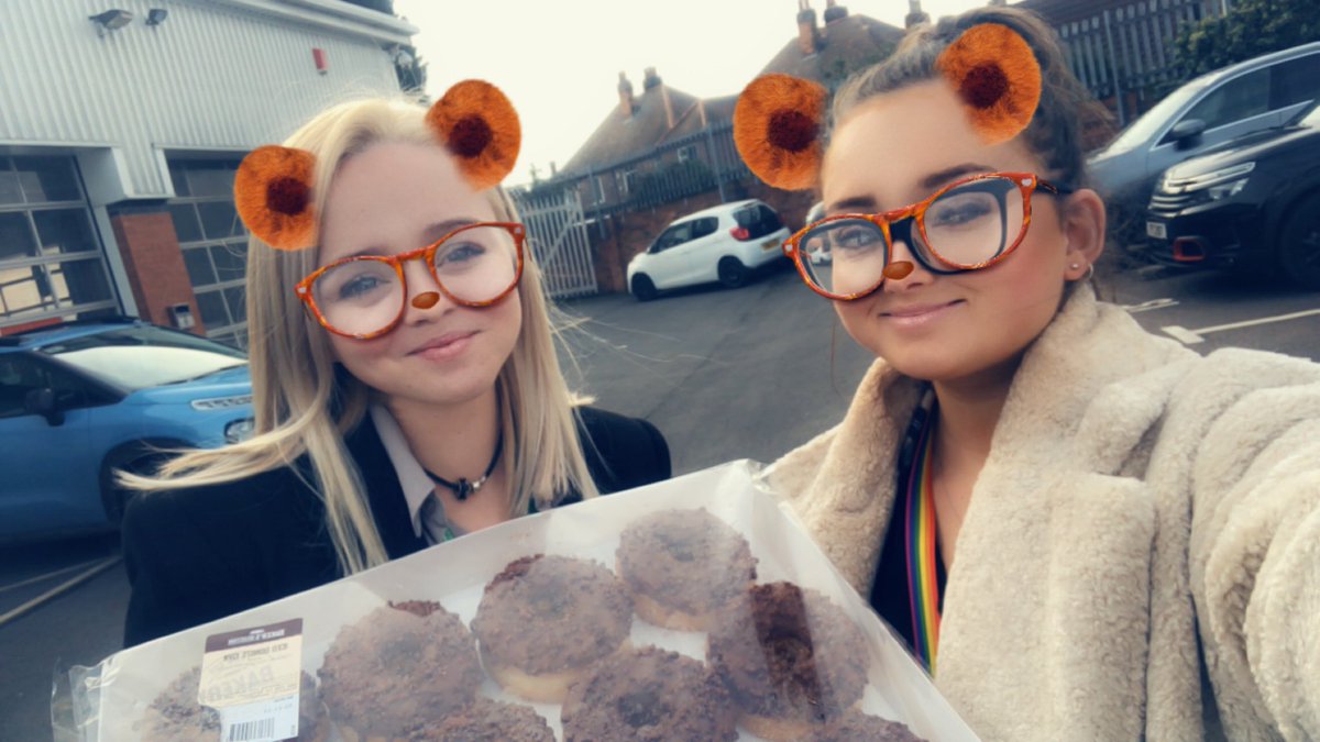 Holly Shaw tweet media