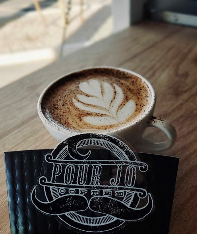 Nothin better than a latte on a cold morning. Trucks are out and about today and the shops open til 2!!
.
.
.
.
#pourjo #latteart #latte #pourjocoffee #coffee #coffeeshop #coffeetruck #latteartporn #foodtruck #foodtruckers #azcoffee #localcoffee #azfoodt… ift.tt/2JuiVRd