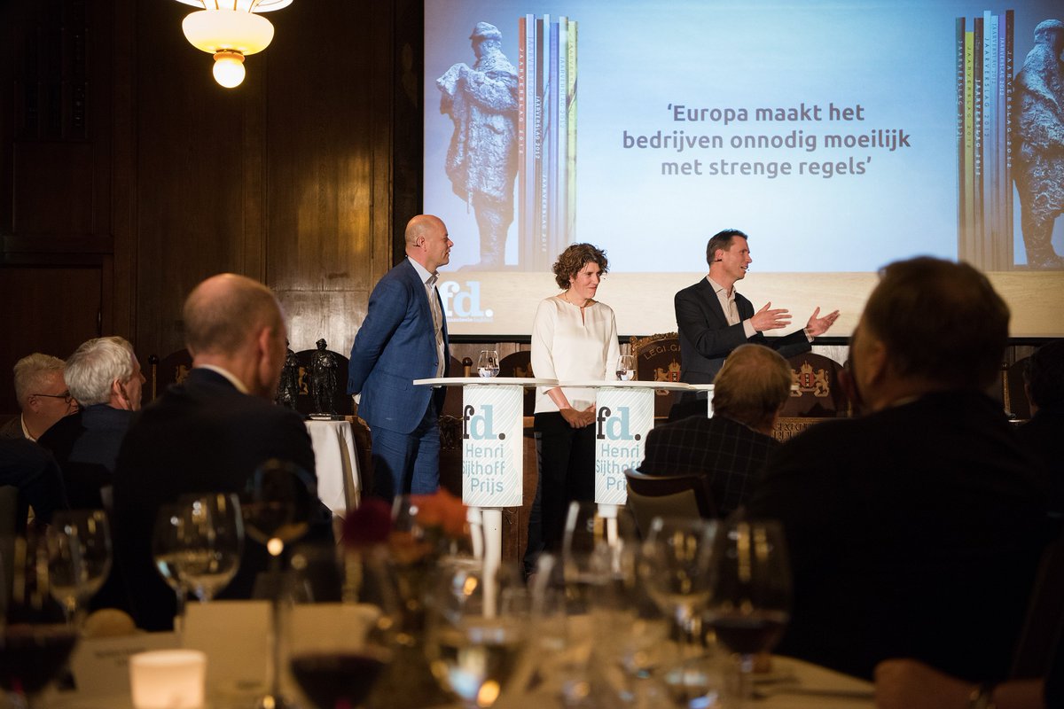 jasperbaggerman's tweet photo. Was een mooie avond in The Grand, bij de uitreiking van van de FD Henri Sijthoff prijs. Met sterke keynote van @RJMDassen (CFO ASML) en leuke paneldiscussie met Professor Femke de Vries en @mathijsbouman over "innoveren in een polariserende wereld" #sijthoff https://t.co/KssZjyEZl1