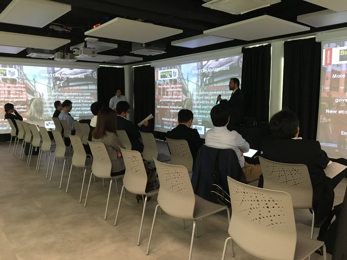 r_canovas's tweet photo. We have presented #smartcityinabox, a platform to manage cities, and #allwaste, an @everis solution for #smartwastemgmt https://t.co/YHYy7irgnl