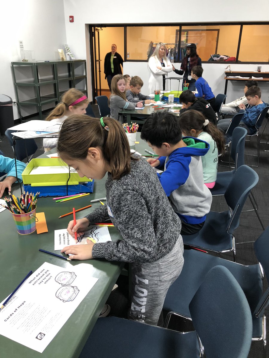 MissWiniarczyk's tweet photo. Enjoying our time helping at Phil’s Friends this morning! @D13Eagles https://t.co/knIzBwAbih