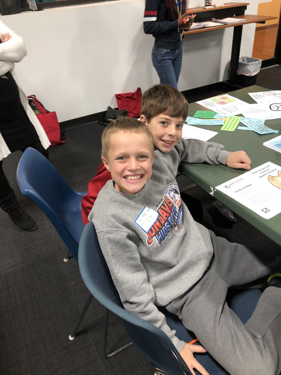 MissWiniarczyk's tweet photo. Enjoying our time helping at Phil’s Friends this morning! @D13Eagles https://t.co/knIzBwAbih