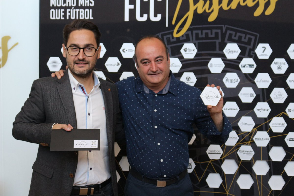 fcc_business's tweet photo. 🤝📸 #Distribat #GrupoInglés #Chamonic @Cope_Ct bienvenidos a #FCCBusiness https://t.co/S1ZHafUFws