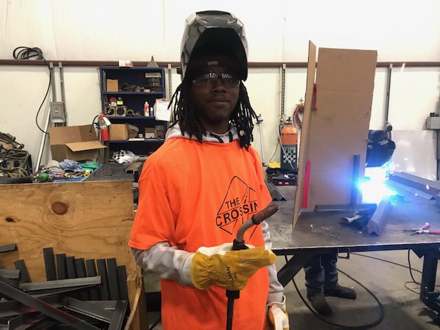 AlyssaVactor's tweet photo. Today a student had a great opportunity in #highschool at our @gaylorelectric campus to learn to weld! #Certifications, soft skills, and #jobtraining are a huge part of our program! @RyanMHill2 @RobStaley @crossing_edu #softskills #weldy #careerpathways #learntowork https://t.co/22BrxGTcLp