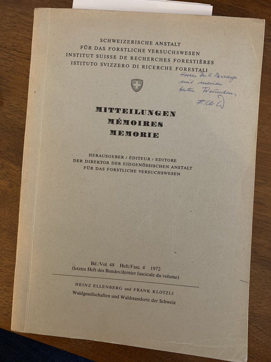 jeromepellet's tweet photo. La bonne pioche chez un antiquaire! Les associations forestières de Suisse par Ellenberg & Klötzli (1972). #BrunC’estBien #VieuxC’estMieux https://t.co/KVklyNKHsP