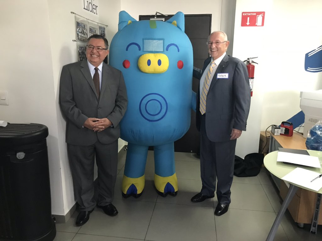 evolveforbusin1's tweet photo. Este día en @Banco_Azul celebramos el #MesDelAhorro recibiendo a la Escuela Nicolás J. Bran. Nuestro presidente, Don Carlos E. Araujo E., ejecutivos del banco y Doña Patricia de Patiño, de @SSF_ElSalvador dieron las palabras de bienvenida. #SomosSalvadoreñosConEspírituAzul. https://t.co/0p2y0Plv9n