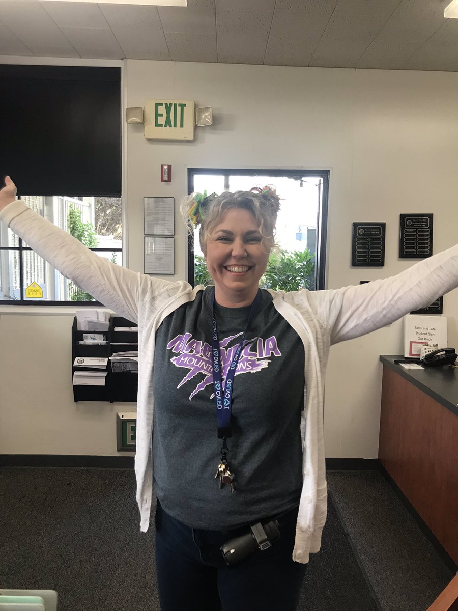 _sarahrobinson's tweet image. Love this lady so much! @lifeneastcounty  Check out our new shirt that @cvusdprintshop made for our broadcast leadership club!! #allin #gous💜 🐾