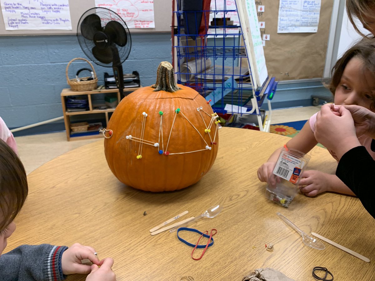 littlestfalcons's tweet photo. Pumpkin 🎃 geoboard https://t.co/nrRRlAfsJ6