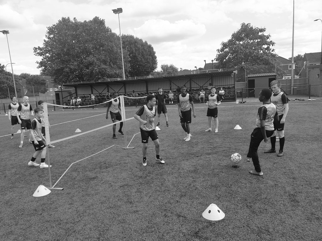 BallersAcademy_'s tweet photo. SPORT HELPS;
Keep young people active
Create friendships
Improve communities
Keep young people off of the streets
Give young people focus &amp; discipline 

600 young people on our waiting list, but no pitch space to take them on! We need a HOME.

@WISE16
@SE16Hour
@lb_southwark https://t.co/a0WZhP63wY