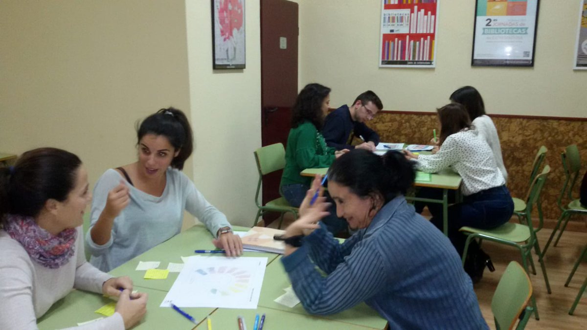 ApSExtremadura's tweet photo. Docentes de #Cáceres comprometidos con su #ciudad. Hoy hemos comenzado la formación en #diseño de #proyectosApS. Serán cuatro sesiones q tendrán como tarea final un proyecto de impacto en la ciudad.
@marisalozanogil @REDestatalAPS @Junta_Educacion @EstherGMoran https://t.co/qZ0uCbdAXr