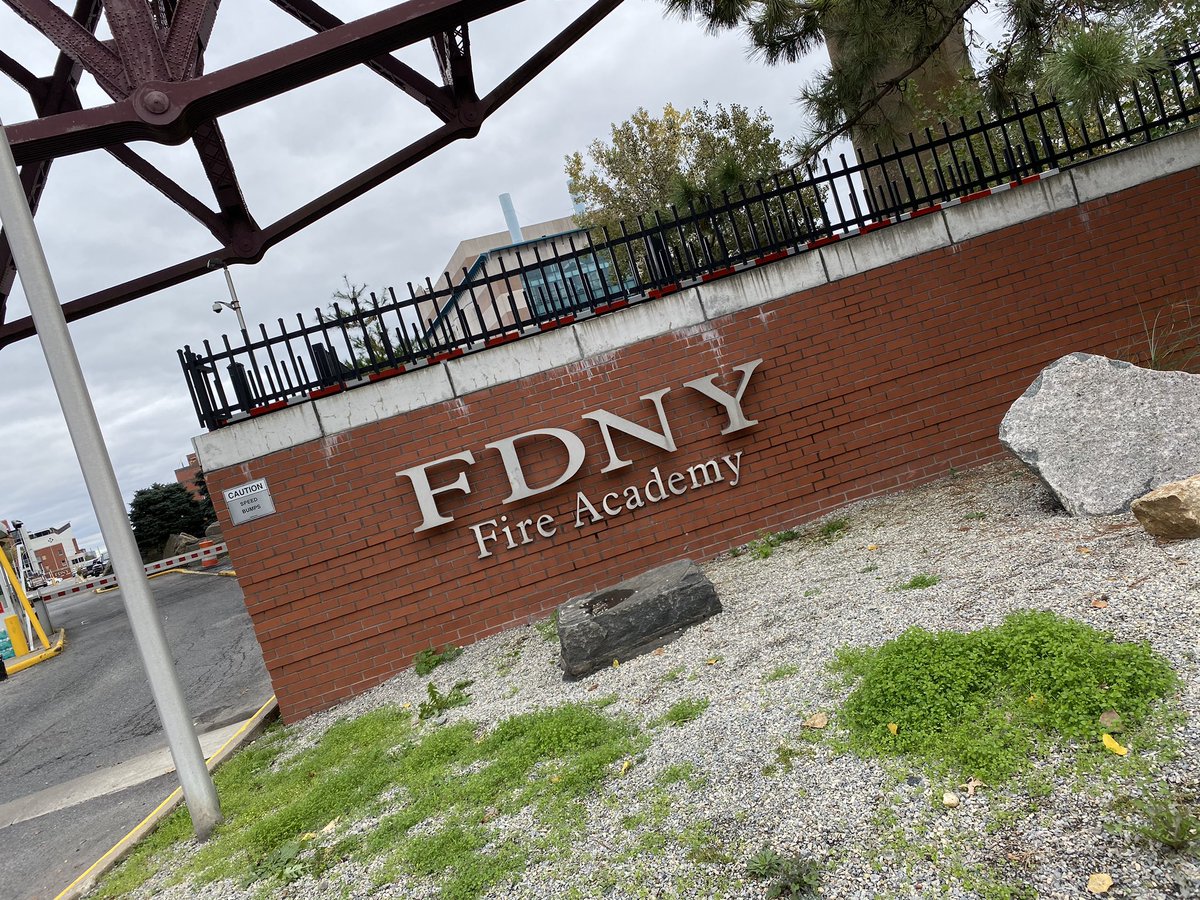 AdrienGransagne's tweet photo. Thank you @FDNY for the welcome and many exchanges during this stay. You represent an exceptional image for the world's firefighters 👨‍🚒 and the population. Respect and proximity to people are a model for all fire brigades. We should take an example. 🙏🏻 Thank you again !! https://t.co/0wBErjcPav