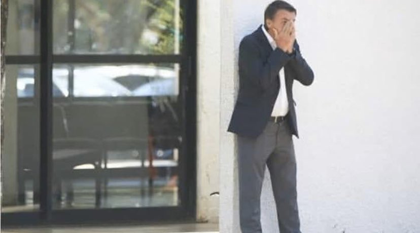 CarlosBolsonaro's tweet image. Tenho orgulho desse cara. Sua história de vida dispensa comentários. Aguente sempre firme, Capitão. A nação de bem está com o senhor! Sou seu soldado há quase 20 anos e isso não vai mudar independentemente do que vier. Estou preparado! Eles não tomarão o Brasil para o Foro de SP.