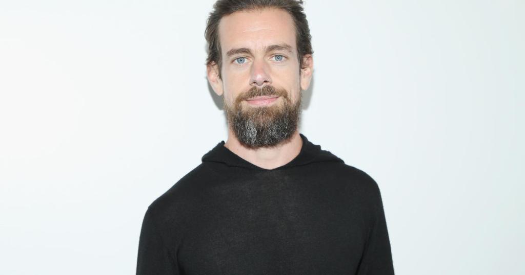 CBSNews's tweet image. JUST IN: Twitter is ending all political ads cbsn.ws/2JAI5Oe