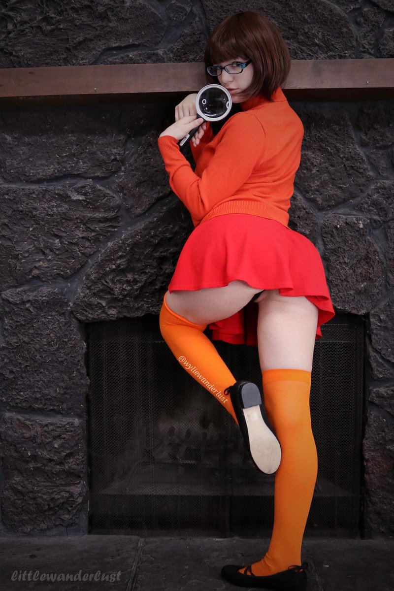 Upskirt Velma Dinkley by Wylie Wanderlust #cosplay #sexy. 