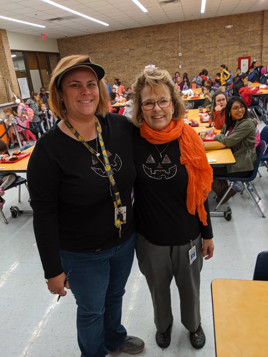 ms_lottPV's tweet photo. Great minds think alike! 😃🙂😃 #pvlionpride #ecproud @GretchenBerner https://t.co/qlLfxylAPN