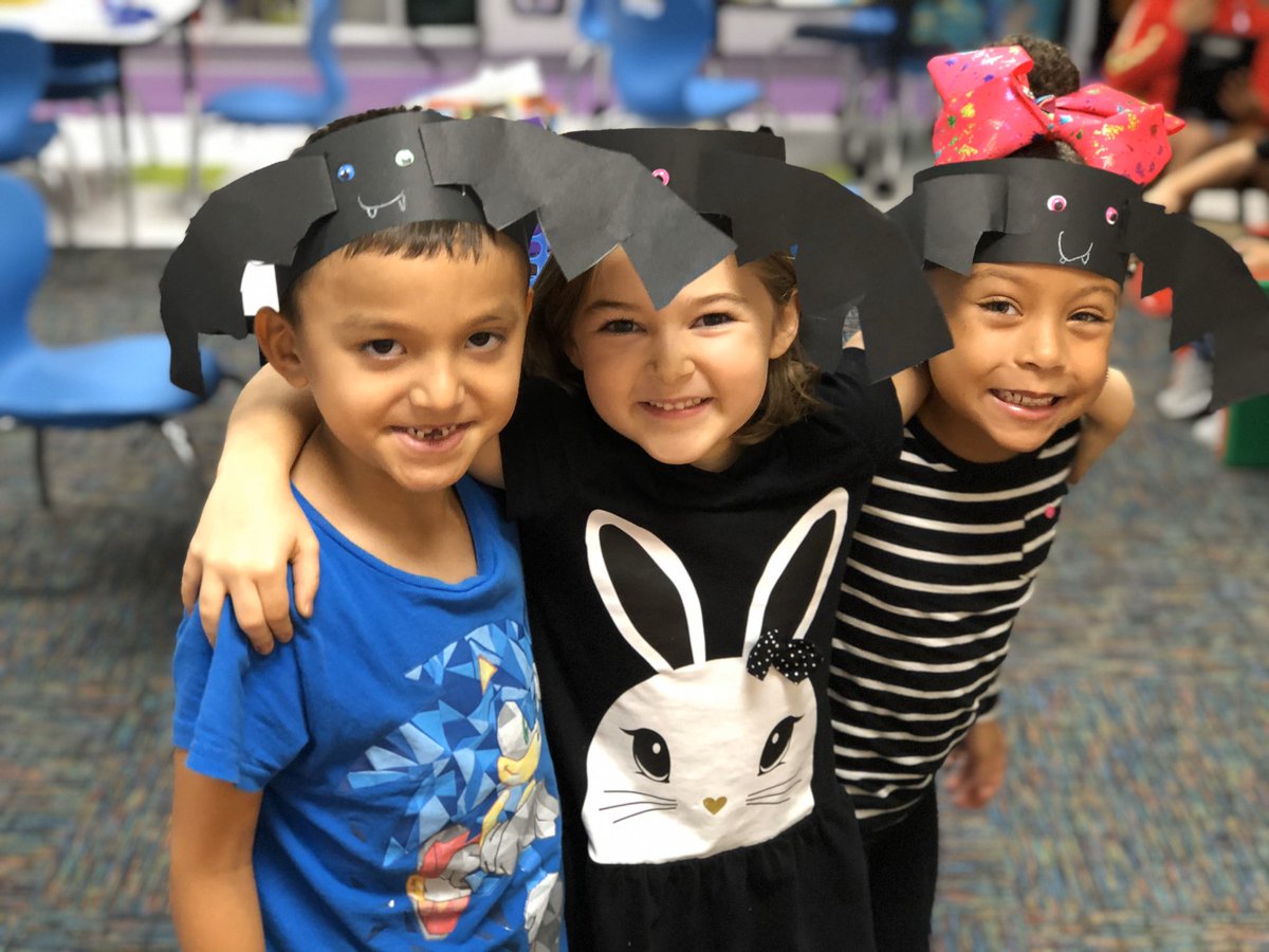 mrs_thaler's tweet photo. Rhyme time! Part rhyme recognition - part phonemic segmentation - part FUN during reading groups @BryanRoadES 🦇 #bathat https://t.co/ACWbh9AfEz